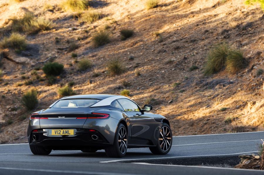  Aston Martin DB11 2016 года  (UK) (фото 13 из 33)